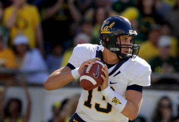 EUGENE, OR - SEPTEMBER 26: Quarterback Kevin Riley #13 of the California Bears looks for a receiver as he rolls out in the third quarter of the game against the Oregon Ducks at Autzen Stadium on September 26, 2009 in Eugene, Oregon. Oregon won the game 42-3. (Photo by Steve Dykes/Getty Images)