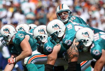 SAN DIEGO, CA - SEPTEMBER 27: Quarterback Chad Pennington #10 of the Miami Dolphins at the line of scrimmage against the San Diego Chargers during NFL Game at Qualcomm Stadium on September 27, 2009 in San Diego, California. (Photo by Donald Miralle/Getty Images)