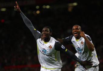 MANCHESTER, ENGLAND - OCTOBER 03:  Kenwyne Jones of Sunderland celebrates scoring his team's second goal with team mate Darren Bent (R) during the Barclays Premier League match between Manchester United and Sunderland at Old Trafford on October 3, 2009 in Manchester, England. (Photo by Clive Brunskill/Getty Images)