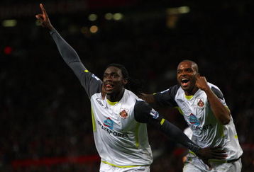 MANCHESTER, ENGLAND - OCTOBER 03:  Kenwyne Jones of Sunderland celebrates scoring his team's second goal with team mate Darren Bent (R) during the Barclays Premier League match between Manchester United and Sunderland at Old Trafford on October 3, 2009 in Manchester, England. (Photo by Clive Brunskill/Getty Images)