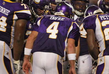 MINNEAPOLIS - SEPTEMBER 27: Brett Favre #4 of the Minnesota Vikings calls a play in the huddle against the San Francisco 49ers at the Hubert H. Humphrey Metrodome on September 27, 2009 in Minneapolis, Minnesota. The Vikings defeated the 49ers 27-24.  (Photo by Jonathan Daniel/Getty Images)