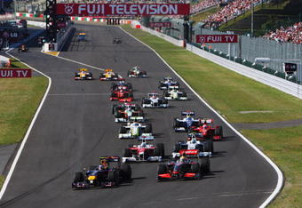 SUZUKA, JAPAN - OCTOBER 04:  Sebastian Vettel of Germany and Red Bull Racing leads the field at the start of the Japanese Formula One Grand Prix at Suzuka Circuit on October 4, 2009 in Suzuka, Japan.  (Photo by Mark Thompson/Getty Images)