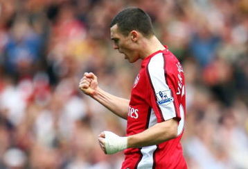 LONDON, ENGLAND - OCTOBER 04:  Thomas Vermaelen of Arsenal celebrates after he scores his teams first goal during the Barclays Premier League match between Arsenal and Blackburn Rovers at Emirates Stadium on October 4, 2009 in London, England.  (Photo by Phil Cole/Getty Images)