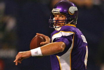 MINNEAPOLIS - SEPTEMBER 27: Brett Favre #4 of the Minnesota Vikings passes the ball against the San Francisco 49ers at the Hubert H. Humphrey Metrodome on September 27, 2009 in Minneapolis, Minnesota. The Vikings defeated the 49ers 27-24. (Photo by Jonathan Daniel/Getty Images)