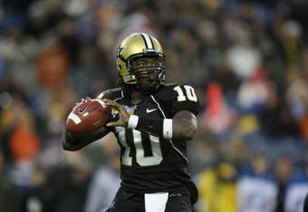 NASHVILLE, TN - DECEMBER 31:  Larry Smith #10 of the Vanderbilt Commodores passes against the Boston College Eagles during the Gaylord Hotels Music City Bowl at LP Field on December 31, 2008 in Nashville, Tennessee.  (Photo by Andy Lyons/Getty Images)