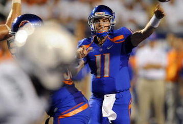 BOISE, ID - SEPTEMBER 3:  Kellen Moore #11 of Boise State throws a pass against the Oregon Ducks in first quarter of the game on September 3, 2009 at Broncos Stadium in Boise, Idaho. (Photo by Steve Dykes/Getty Images)