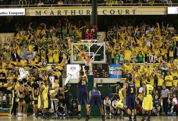 EUGENE, OR - JANUARY 20:  Ryan Anderson #34 of the California Golden Bears makes a free throw during the game against the Oregon Ducks on January 20, 2007 at McArthur Court in Eugene, Oregon. (Photo by Jonathan Ferrey/Getty Images)
