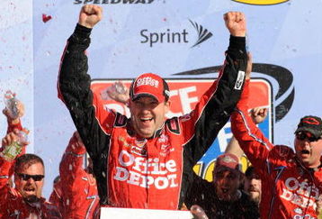KANSAS CITY, KS - OCTOBER 04:  Tony STewart, driver of the #14 Office Depot / Old Spice Chevrolet, celebrates with his crew in victory lane after winning the NASCAR Sprint Cup Series Price Chopper 400 presented by Kraft Foods at the Kansas Speedway on October 4, 2009 in Kansas City, Kansas.  (Photo by John Harrelson/Getty Images for NASCAR)