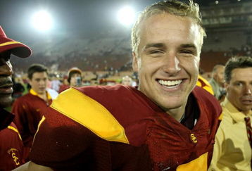 LOS ANGELES, CA - SEPTEMBER 26:  Quarterback Matt Barkley #7 of the USC Trojans smiles as he leaves the field after the game with the Washingotn State Cougars on September 23, 2009 at the Los Angeles Coliseum in Los Angeles, California.  (Photo by Stephen Dunn/Getty Images)