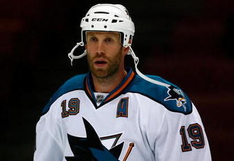 ANAHEIM, CA - SEPTEMBER 21:  Joe Thornton #19 of the San Jose Sharks warms up prior to the preseason game against the Anaheim Ducks at the Honda Center on September 21, 2009 in Anaheim, California. The Ducks defeated the Sharks 3-2.  (Photo by Jeff Gross/Getty Images)