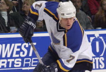 27 Nov 2001: Keith Tkachuk #7 of the St. Louis Blues takes the puck toward the net against the Ottawa Senators during the third period at the Savvis Center in St.Louis, Missouri. The Blues beat the Senators 4-2. DIGITAL IMAGE. Mandatory Credit: Elsa/ALLSPORT