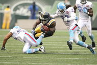 EAST RUTHERFORD, NJ - SEPTEMBER 27:  Thomas Jones #20 of The New York Jets is chased by Chris Hope #24 and Michael Griffin #33 of The Tennessee Titans during their game on September 27, 2009 at Giants Stadium in East Rutherford, New Jersey.  (Photo by Al Bello/Getty Images)