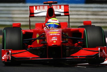 BUDAPEST, HUNGARY - JULY 25:  Felipe Massa of Brazil and Ferrari drives before his accident during qualifying for the Hungarian Formula One Grand Prix at the Hungaroring on July 25, 2009 in Budapest, Hungary.  (Photo by Paul Gilham/Getty Images)