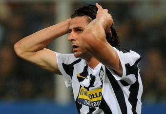 GENOA, ITALY - SEPTEMBER 24:  Vincenzo Iaquinta of Juventus FC reacts during the Serie A match between Genoa CFC and SSC Juventus FC at Stadio Luigi Ferraris on September 24, 2009 in Genoa, Italy.  (Photo by Massimo Cebrelli/Getty Images)