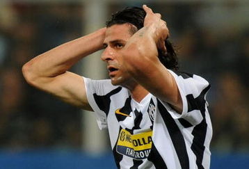 GENOA, ITALY - SEPTEMBER 24:  Vincenzo Iaquinta of Juventus FC reacts during the Serie A match between Genoa CFC and SSC Juventus FC at Stadio Luigi Ferraris on September 24, 2009 in Genoa, Italy.  (Photo by Massimo Cebrelli/Getty Images)