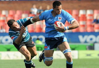PRETORIA, SOUTH AFRICA - OCTOBER 03:   Pierre Spies gets past Jaco Bekker during the Absa Currie Cup match between Blue Bulls and GWK Griquas from Loftus Versfeld Stadium on October 03, 2009 in Pretoria, South Africa. (Photo by Lee Warren/Gallo Images/Getty Images)