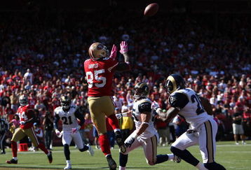 SAN FRANCISCO - OCTOBER 04: Vernon Davis #85 of the San Francisco 49ers catches a touchdown against the St. Louis Rams during an NFL game on October 4, 2009 at Candlestick Park in San Francisco, California.  (Photo by Jed Jacobsohn/Getty Images)