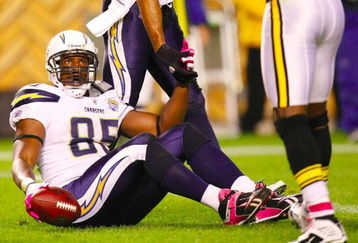 PITTSBURGH - OCTOBER 4:  Tight end Antonio Gates #85 of the San Diego Chargers looks on after scoring a three-yard touchdown against the Pittsburgh Steelers in the third quarter at Heinz Field on October 4, 2009 in Pittsburgh, Pennsylvania. (Photo by Gregory Shamus/Getty Images)