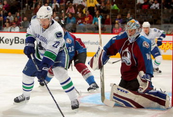 DENVER - OCTOBER 03:  Daniel Sedin #22 of the Vancouver Canucks controls the puck as goaltender Craig Anderson #41of the Colorado Avalanche defends the goal during NHL action at the Pepsi Center on October 3, 2009 in Denver, Colorado. The Avalanche defeated the Canucks 3-0.  (Photo by Doug Pensinger/Getty Images)