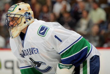 DENVER - OCTOBER 03:  Goaltender Roberto Luongo #1 of the Vancouver Canucks defends the goal against the Colorado Avalanche during NHL action at the Pepsi Center on October 3, 2009 in Denver, Colorado. Luongo had 24 saves while giving up three goals as the Avalanche defeated the Canucks 3-0.  (Photo by Doug Pensinger/Getty Images)