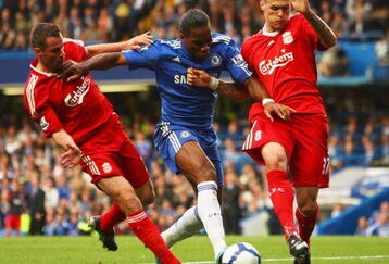 LONDON - OCTOBER 04:  Martin Skrtel (R) and Jamie Carragher of Liverpool (L) tussle with Didier Drogba of Chelsea during the Barclays Premier League match between Chelsea and Liverpool at Stamford Bridge on October 4, 2009 in London, England.  (Photo by Ian Walton/Getty Images)