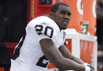 KANSAS CITY, MO - SEPTEMBER 20:  Darren McFadden #20 of the Oakland Raiders looks on during the game against the Kansas City Chiefs at Arrowhead Stadium on September 20, 2009 in Kansas City, Missouri. (Photo by Jamie Squire/Getty Images)
