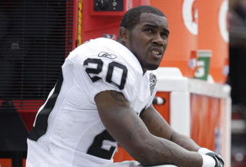 KANSAS CITY, MO - SEPTEMBER 20:  Darren McFadden #20 of the Oakland Raiders looks on during the game against the Kansas City Chiefs at Arrowhead Stadium on September 20, 2009 in Kansas City, Missouri. (Photo by Jamie Squire/Getty Images)