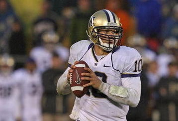SOUTH BEND, IN - OCTOBER 03: Jake Locker #10 of the Washington Huskies rolls out to pass against the Notre Dame Fighting Irish on October 3, 2009 at Notre Dame Stadium in South Bend, Indiana. Notre Dame defeated Washington 37-30. (Photo by Jonathan Daniel/Getty Images)