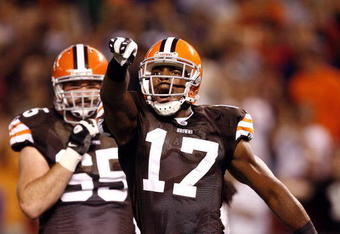 CLEVELAND - AUGUST 29:  Braylon Edwards #17 of the Cleveland Browns celebrates after scoring a touchdown with Eric Steinbach #65 against the Tennessee Titans at Cleveland Browns Stadium on August 29, 2009 in Cleveland, Ohio.  (Photo by Matt Sullivan/Getty Images)