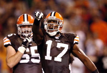 CLEVELAND - AUGUST 29:  Braylon Edwards #17 of the Cleveland Browns celebrates after scoring a touchdown with Eric Steinbach #65 against the Tennessee Titans at Cleveland Browns Stadium on August 29, 2009 in Cleveland, Ohio.  (Photo by Matt Sullivan/Getty Images)