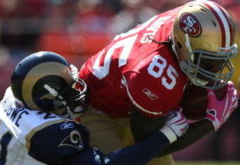 SAN FRANCISCO - OCTOBER 04: Vernon Davis #85 of the San Francisco 49ers runs after a catch against Oshiomogho Atogwe #21 of the St. Louis Rams during an NFL game on October 4, 2009 at Candlestick Park in San Francisco, California.  (Photo by Jed Jacobsohn/Getty Images)