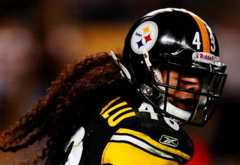 PITTSBURGH - SEPTEMBER 10:  Troy Polamalu #43 of the Pittsburgh Steelers runs with the ball against the Tennessee Titans during the game at Heinz Field on September 10, 2009 in Pittsburgh, Pennsylvania. (Photo by Scott Boehm/Getty Images)