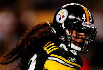 PITTSBURGH - SEPTEMBER 10:  Troy Polamalu #43 of the Pittsburgh Steelers runs with the ball against the Tennessee Titans during the game at Heinz Field on September 10, 2009 in Pittsburgh, Pennsylvania. (Photo by Scott Boehm/Getty Images)