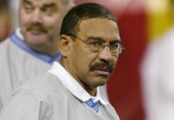 DETROIT- NOVEMBER 28:  Special assistance-offense coach Sherman Lewis of the Detroit Lions watches his team play the New England Patriots on November 28, 2002 at Ford Field in Detroit, Michigan. The Patriots won 20-12. (Photo by Tom Pidgeon/Getty Images)