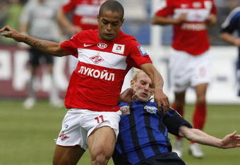 MOSCOW,  RUSSIA - SEPTEMBER 19:  Welliton (L) of FC Spartak Moscow battles for the ball with Petr Nemov (R) of FC Saturn Moscow Oblast during the Russian Football League Championship match between FC Saturn and  FC Spartak at the Saturn Stadium on September 19, 2009 in Ramenskoe, outside Moscow, Russia. (Photo by Alexandr Wilf/Epsilon/Getty Images)
