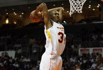 CORAL GABLES, FL - APRIL 01:  Derrick Favors #34 of the East Team dunks against the West Team in the 2009 McDonald's All American Men's High School Basketball Game at BankUnited Center on April 1, 2009 in Coral Gables, Florida.  (Photo by Doug Benc/Getty Images)