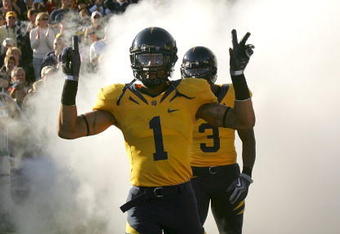 BERKELEY, CA - OCTOBER 03:  Marvin Jones #1 of the California Golden Bears enters the stadium before their game against the USC Trojans at California Memorial Stadium on October 3, 2009 in Berkeley, California.  (Photo by Ezra Shaw/Getty Images)
