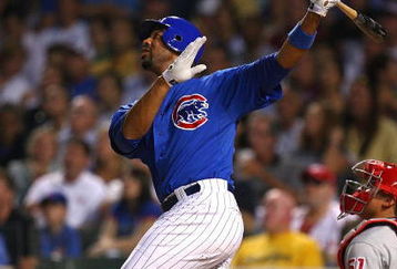 CHICAGO - AUGUST 12: Derrek Lee #25 of the Chicago Cubs hits a fly ball against the Philadelphia Phillies on August 12, 2009 at Wrigley Field in Chicago, Illinois. The Phillies defeated the Cubs 12-5. (Photo by Jonathan Daniel/Getty Images) 