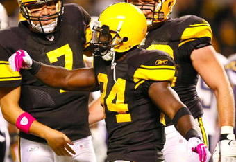 PITTSBURGH - OCTOBER 4:  Running back Rashard Mendenhall #34 of the Pittsburgh Steelers celebrates his two-yard touchdown run with teammates Ben Roethlisberger #7 and Justin Hartwig #62 against the San Diego Chargers in the second quarter at Heinz Field on October 4, 2009 in Pittsburgh, Pennsylvania. (Photo by Gregory Shamus/Getty Images)