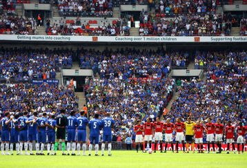 LONDON, ENGLAND - AUGUST 09:  Players and fans pay tribute to Sir Bobby Robson whom recently past away prior to the FA Community Shield match between Manchester United and Chelsea at Wembley Stadium on August 9, 2009 in London, England.  (Photo by Paul Gilham/Getty Images)