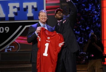 NEW YORK - APRIL 25:  NFL Commissioner Roger Goodell poses with with San Francisco 49ers #10 draft pick Michael Crabtree at Radio City Music Hall for the 2009 NFL Draft on April 25, 2009 in New York City  (Photo by Jeff Zelevansky/Getty Images)