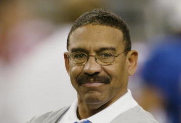 DETROIT- NOVEMBER 28:  Special assistance-offense coach Sherman Lewis of the Detroit Lions watches his team play the New England Patriots on November 28, 2002 at Ford Field in Detroit, Michigan. The Patriots won 20-12. (Photo by Tom Pidgeon/Getty Images)
