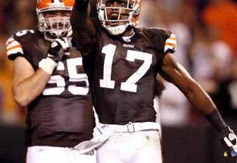 CLEVELAND - AUGUST 29:  Braylon Edwards #17 of the Cleveland Browns celebrates after scoring a touchdown with Eric Steinbach #65 against the Tennessee Titans at Cleveland Browns Stadium on August 29, 2009 in Cleveland, Ohio.  (Photo by Matt Sullivan/Getty Images)