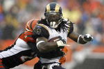 CINCINNATI - DECEMBER 09: Steven Jackson #39  of the St. Louis Rams carries the ball against the Cincinnati Bengals at Paul Brown Stadium on December 9, 2007 in Cincinnati, Ohio. Cincinnati defeated St. Louis 19-10. (Photo by Kevin C. Cox/Getty Images)