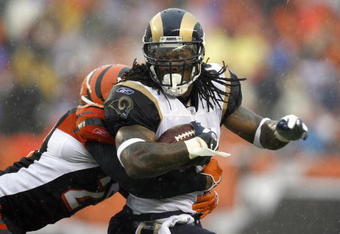 CINCINNATI - DECEMBER 09: Steven Jackson #39  of the St. Louis Rams carries the ball against the Cincinnati Bengals at Paul Brown Stadium on December 9, 2007 in Cincinnati, Ohio. Cincinnati defeated St. Louis 19-10. (Photo by Kevin C. Cox/Getty Images)