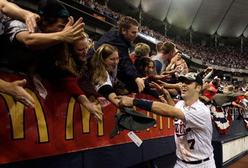 MINNEAPOLIS - OCTOBER 06:  Joe Mauer #7 of the Minnesota Twins circles the field celebrating with fans after the Twins defeated  the Detroit Tigers to win the American League Tiebreaker game on October 6, 2009 at Hubert H. Humphrey Metrodome in Minneapolis, Minnesota.  (Photo by Jamie Squire/Getty Images)
