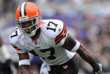 BALTIMORE - SEPTEMBER 27:  Braylon Edwards #17 of the Cleveland Browns runs downfield against the Baltimore Ravens at M&T Bank Stadium on September 27, 2009 in Baltimore, Maryland. The Ravens defeated the Browns 34-3. (Photo by Larry French/Getty Images)