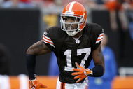CLEVELAND - NOVEMBER 26:  Braylon Edwards #17 of the Cleveland Browns looks for a pass during fourth quarter action against the Cincinnati Bengals November 26, 2006 at Cleveland Browns Stadium in Cleveland, Ohio. Cincinnati won the game, 30-0.  (Photo by Gregory Shamus/Getty Images)