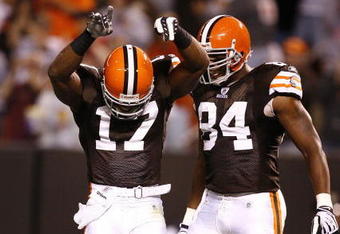 CLEVELAND - AUGUST 29:  Braylon Edwards #17 of the Cleveland Browns celebrates after scoring a touchdown with Robert Royal #84 against the Tennessee Titans at Cleveland Browns Stadium on August 29, 2009 in Cleveland, Ohio.  (Photo by Matt Sullivan/Getty Images)