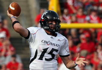 PISCATAWAY, NJ - SEPTEMBER 07:  Tony Pike #15 of the Cincinnati Bearcats throws a pass against the Rutgers Scarlet Knights at Rutgers Stadium on September 7, 2009 in Piscataway, New Jersey.   by Jim McIsaac/Getty Images)  (Photo by Jim McIsaac/Getty Images)